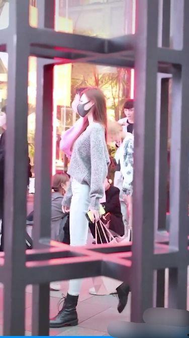 跟网红逛街视频说说,跟随镜头探寻潮流穿搭秘诀